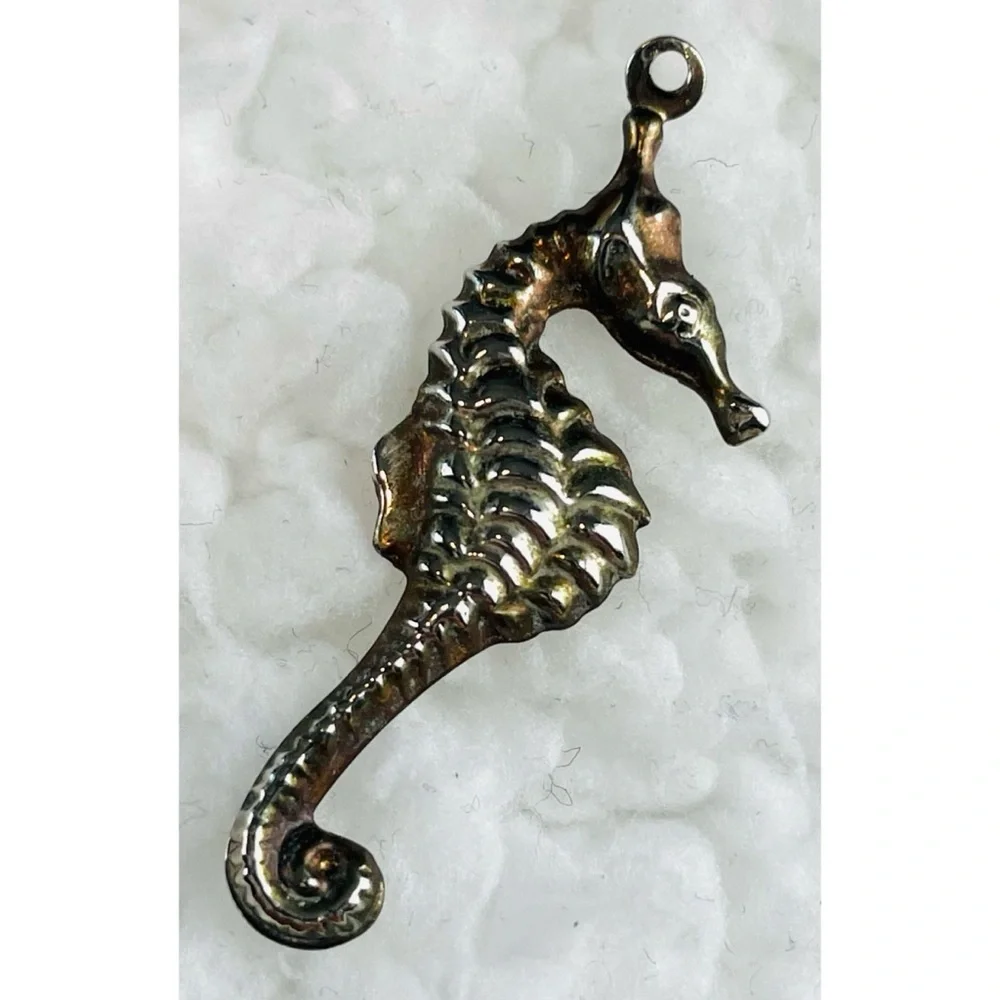 (VTG) Small Metal Seahorse Pendant Charm - Picture 3 of 5